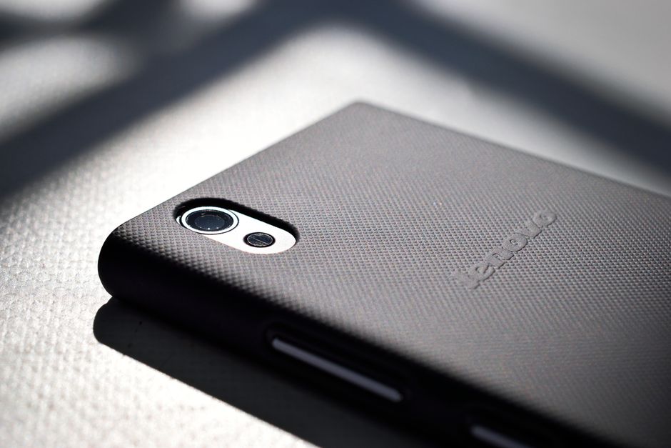 Close-up of a premium phone case showing precise fit and quality — what to look for when ordering phone covers online
